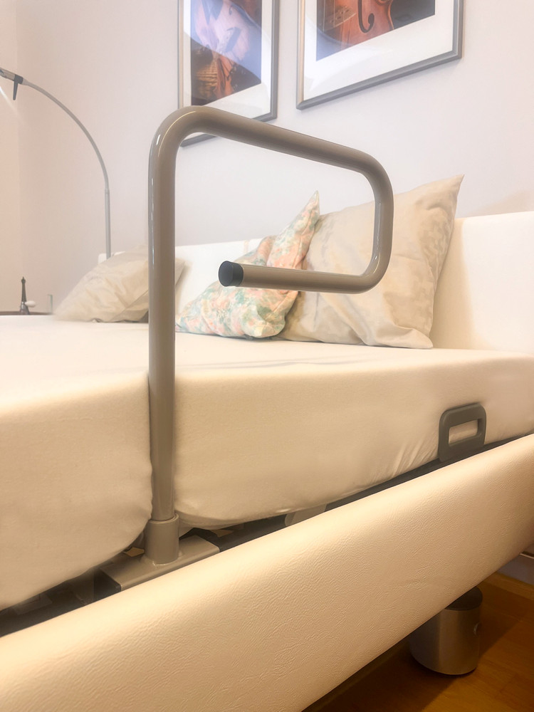 Pflegebett Burmeier Regia Niederflurbett inkl. geteilten Seitengitter – Bild 6